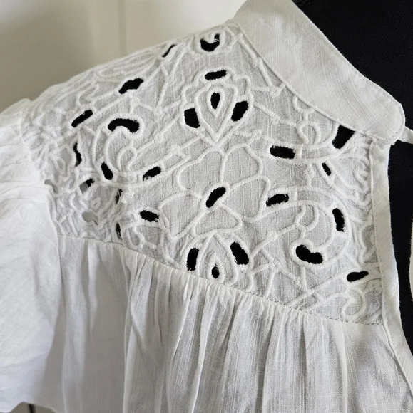 Knox Rose White Eyelet Top - Picture 4 of 9